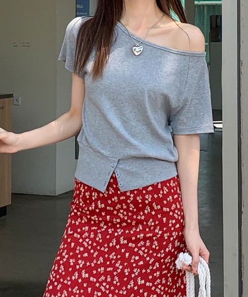 2ly2(トゥーリートゥー)の「裾ボタンでこなれ感UP!ゆるシルエットカットソーTシャツ(Tシャツ/カットソー・レディース・ブラック/グレー/イエロー/ホワイト・FREE)」の11枚目の写真