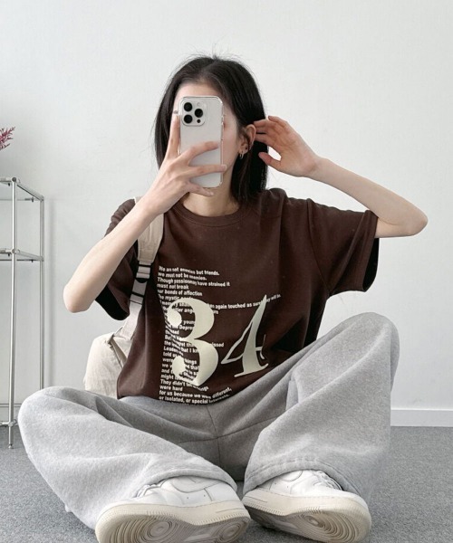 NANAHACHI(ナナハチ)の「オーバーサイズ ナンバリングTシャツ(Tシャツ/カットソー・レディース・ブラック/ブラウン/オートミール・FREE)」の6枚目の写真