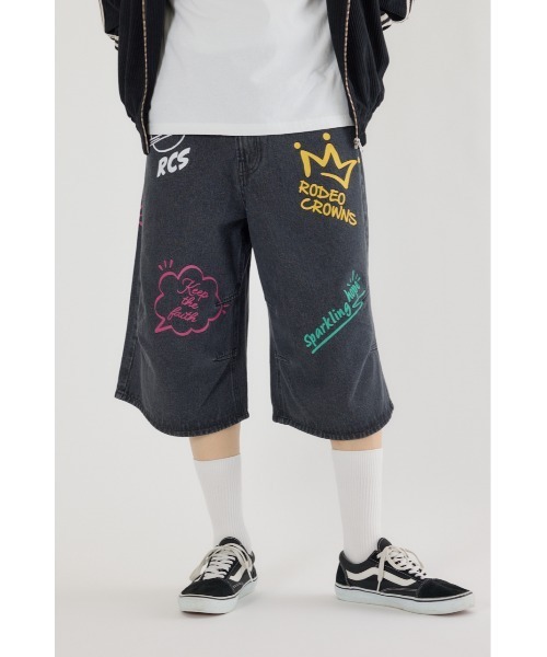 RODEO CROWNS WIDE BOWL(ロデオクラウンズワイドボウル)の「ラクガキバミューダデニムパンツ(デニムパンツ・メンズ・ブラック/ライトブルー・MEDIUM/LARGE)」の2枚目の写真