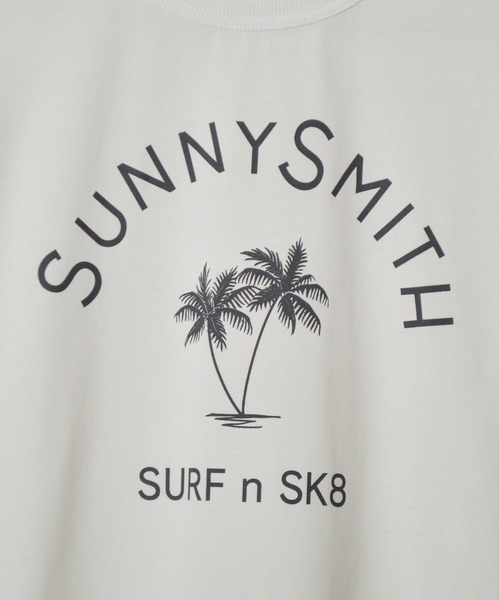 Sunny Smith(サニースミス)の「ヤシの木アーチロゴプリントTシャツ(Tシャツ/カットソー・メンズ・スミクロ/ホワイト・LARGE/MEDIUM)」の18枚目の写真