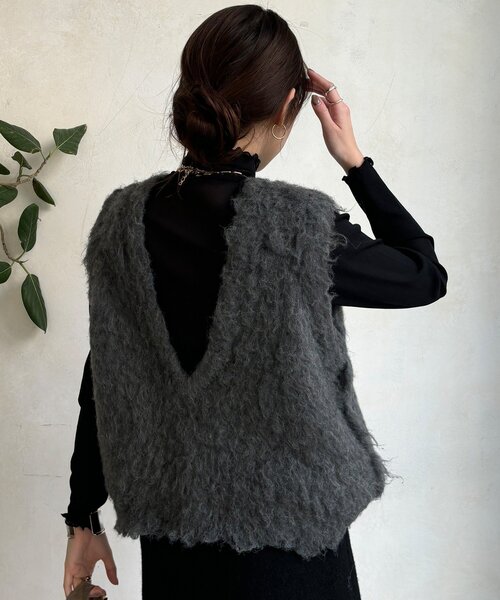 DouDou(ドゥドゥ)の「【REI企画カラーあり】【前後2WAY】シャギーニットベスト(ニット/セーター・レディース・ベージュ/ライトベージュ/チャコールグレー/ピンク・FREE)」の10枚目の写真