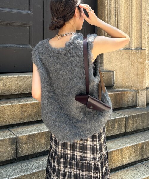 DouDou(ドゥドゥ)の「【REI企画カラーあり】【前後2WAY】シャギーニットベスト(ニット/セーター・レディース・ベージュ/ライトベージュ/チャコールグレー/ピンク・FREE)」の19枚目の写真