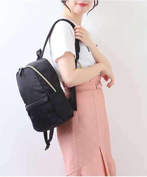 Legato Largo(レガートラルゴ)の「Legato Largo シルキー撥水ミニリュック LI-V0084(バックパック/リュック・レディース・グリーン/ベージュ/グレー・FREE)」の4枚目の写真
