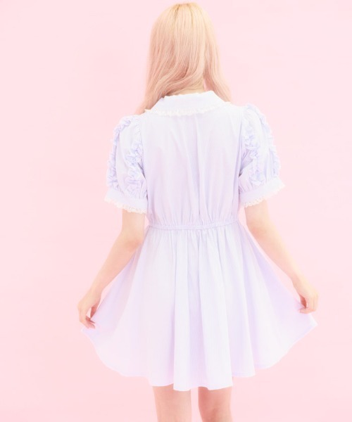 FickleBebe(フィクルベベ)の「ラッフルレースシャツワンピース(ワンピース・レディース・サックスブルー・1/0)」の2枚目の写真