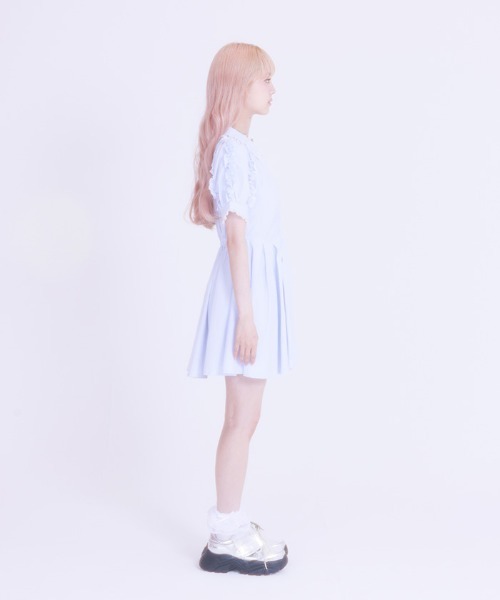 FickleBebe(フィクルベベ)の「ラッフルレースシャツワンピース(ワンピース・レディース・サックスブルー・1/0)」の7枚目の写真