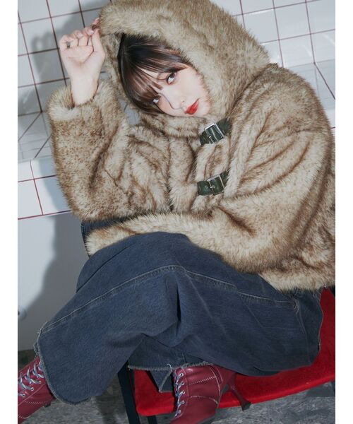 jouetie（ジュエティ）の「ベルトフードファージャケット/ファーコート（ブルゾン・レディース・ベージュ/ブラウン/アイボリー・MEDIUM）」の12枚目の写真