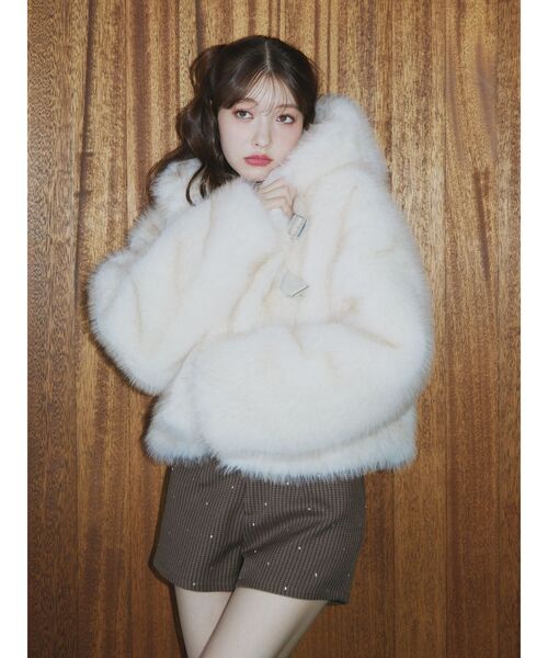 jouetie（ジュエティ）の「ベルトフードファージャケット/ファーコート（ブルゾン・レディース・ベージュ/ブラウン/アイボリー・MEDIUM）」の19枚目の写真