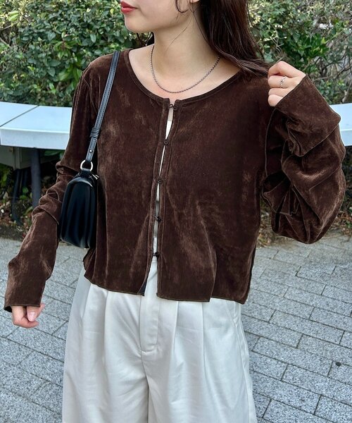 Kastane（カスタネ）の「【前後2WAY/4色展開】ベロアチュール2WAYカーディガン（カーディガン/ボレロ・レディース・アイボリー/ブラック/ブラウン/ピンク・FREE）」の3枚目の写真