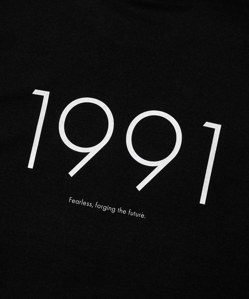 DESIGNERS(デザイナーズ)の「Era Tee -1991 Forging the future-(Tシャツ/カットソー・メンズ・ブラック・XL/L/M/S)」の4枚目の写真