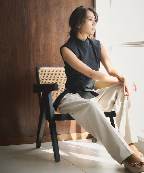 mikomori(ミコモリ)の「WAIST RIBBON BLOUSE(シャツ/ブラウス・レディース・ブラック/ホワイト・MEDIUM)」の9枚目の写真