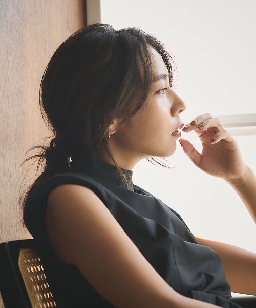 mikomori(ミコモリ)の「WAIST RIBBON BLOUSE(シャツ/ブラウス・レディース・ブラック/ホワイト・MEDIUM)」の4枚目の写真