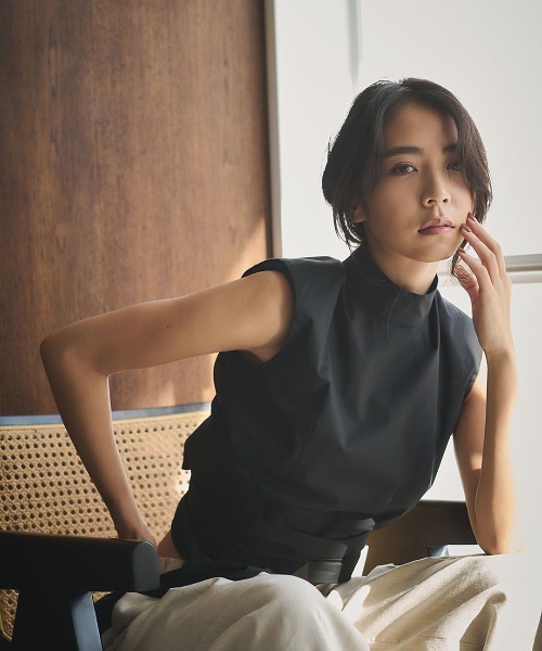 mikomori(ミコモリ)の「WAIST RIBBON BLOUSE(シャツ/ブラウス・レディース・ブラック/ホワイト・MEDIUM)」の5枚目の写真