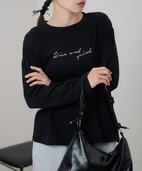 TRIANGLE PALETTE(トライアングルパレット)の「手描き風ロゴ 長袖Tシャツ / スーパーストレッチ(Tシャツ/カットソー・レディース・ブラック/グレー/ブラウン/ホワイト・FREE)」の3枚目の写真