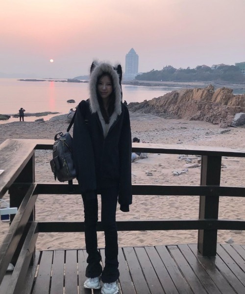 ViViDAY（ビビデー）の「ふわふわ猫耳フード付きルーズジップブルゾン（ブルゾン・レディース・ブラック系その他・M）」の13枚目の写真