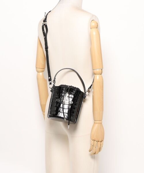 Vivienne Westwood（ヴィヴィアンウエストウッド）の「DAISY DRAWSTRING BUCKET（ハンドバッグ・レディース・ブラック・FREE）」の5枚目の写真