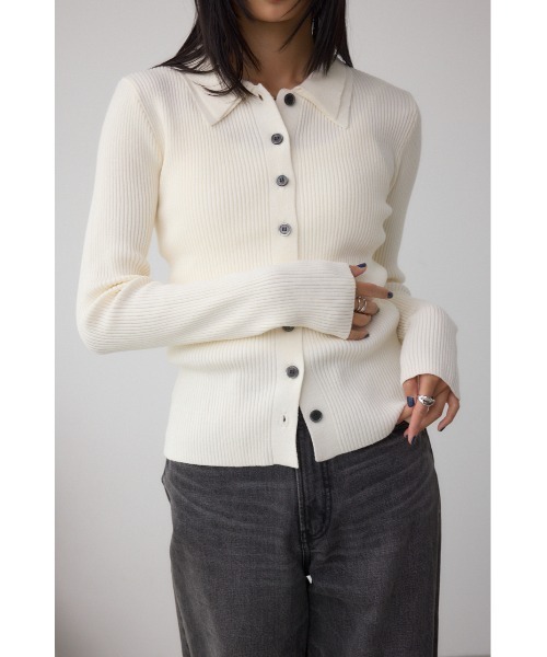 AZUL by moussy(アズールバイマウジー)の「ダブルカラーフロント釦ニットトップス(ニット/セーター・レディース・アイボリー/ブラック/ライトイエロー/ブラウン・FREE)」の5枚目の写真