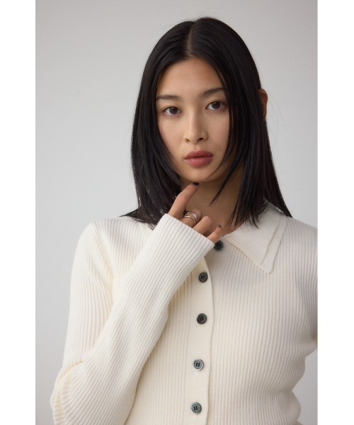 AZUL by moussy(アズールバイマウジー)の「ダブルカラーフロント釦ニットトップス(ニット/セーター・レディース・アイボリー/ブラック/ライトイエロー/ブラウン・FREE)」の6枚目の写真