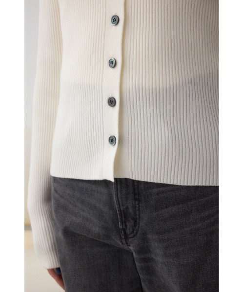 AZUL by moussy(アズールバイマウジー)の「ダブルカラーフロント釦ニットトップス(ニット/セーター・レディース・アイボリー/ブラック/ライトイエロー/ブラウン・FREE)」の16枚目の写真