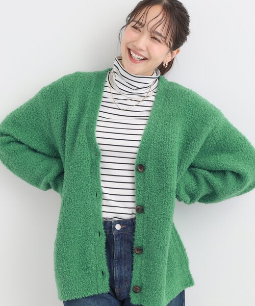 SHOO・LA・RUE（シューラルー）の「【S-LL】思わず触れたくなる ふわふわ Vネックニットカーディガン（カーディガン/ボレロ・レディース・ピンク系/グリーン/チャコールグレー/ライトベージュ・04/03/02/01）」の4枚目の写真