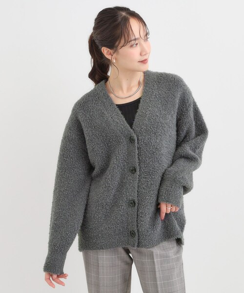 SHOO・LA・RUE（シューラルー）の「【S-LL】思わず触れたくなる ふわふわ Vネックニットカーディガン（カーディガン/ボレロ・レディース・ピンク系/グリーン/チャコールグレー/ライトベージュ・04/03/02/01）」の22枚目の写真