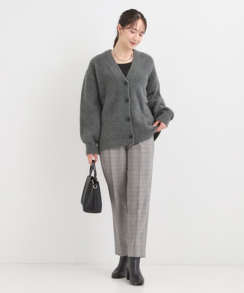 SHOO・LA・RUE（シューラルー）の「【S-LL】思わず触れたくなる ふわふわ Vネックニットカーディガン（カーディガン/ボレロ・レディース・ピンク系/グリーン/チャコールグレー/ライトベージュ・04/03/02/01）」の20枚目の写真