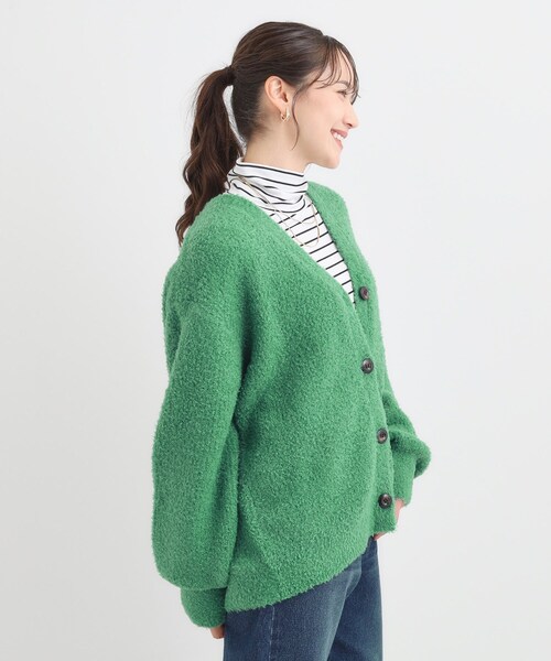 SHOO・LA・RUE（シューラルー）の「【S-LL】思わず触れたくなる ふわふわ Vネックニットカーディガン（カーディガン/ボレロ・レディース・ピンク系/グリーン/チャコールグレー/ライトベージュ・04/03/02/01）」の17枚目の写真