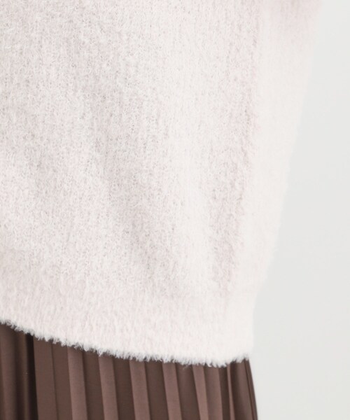 SHOO・LA・RUE（シューラルー）の「【S-LL】思わず触れたくなる ふわふわ Vネックニットカーディガン（カーディガン/ボレロ・レディース・ピンク系/グリーン/チャコールグレー/ライトベージュ・04/03/02/01）」の5枚目の写真