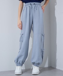 BISKEE（ビスキー）の「サイドリボン サテンカーゴパンツ（カーゴパンツ）」