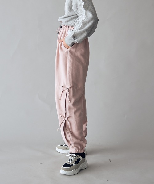 BISKEE（ビスキー）の「サイドリボン サテンカーゴパンツ（カーゴ