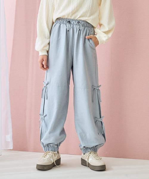 ピンクハウス　カーゴパンツ　キナリ✖️ブルー BISKEE（ビスキー）の「サイドリボン サテンカーゴパンツ（カーゴ