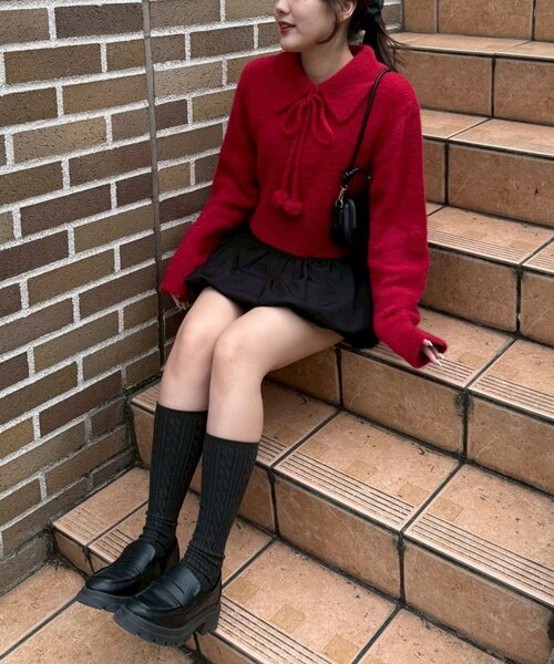 continuer de NICE CLAUP(コンティニューデナイスクラップ)の「【HolidayCollection】フェザーポロニット(ニット/セーター・レディース・ブラック/アイボリー/レッド・FREE)」の13枚目の写真