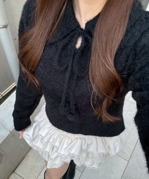 continuer de NICE CLAUP(コンティニューデナイスクラップ)の「【HolidayCollection】フェザーポロニット(ニット/セーター・レディース・ブラック/アイボリー/レッド・FREE)」の2枚目の写真