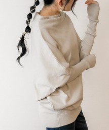 変形ボトルネックニット