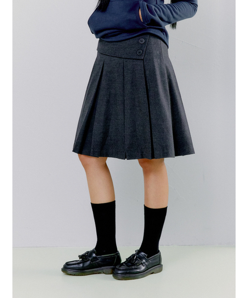 OAFISH(オアフィッシュ)の「FOLDED WAIST PLEATS WOOL SKIRT, CHARCOAL(スカート・レディース・その他・1/2)」の3枚目の写真