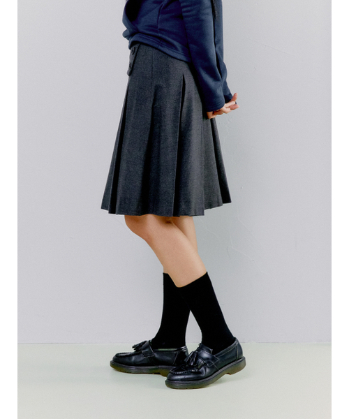 OAFISH(オアフィッシュ)の「FOLDED WAIST PLEATS WOOL SKIRT, CHARCOAL(スカート・レディース・その他・1/2)」の4枚目の写真