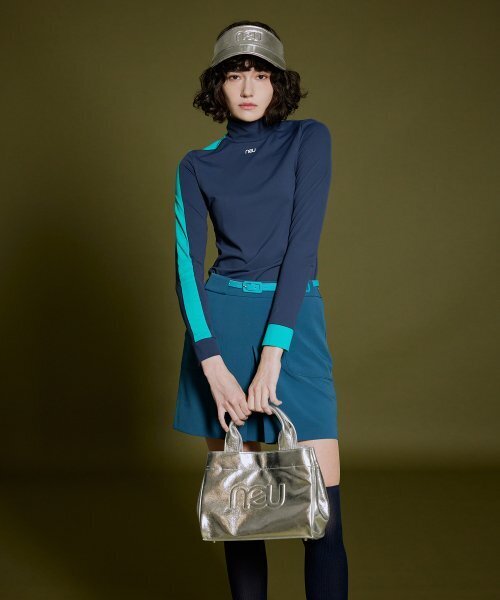 NEU GOLF(エヌイーユーゴルフ)の「MOCK-NECK BLOCK T-SHIRT - NAVY(Tシャツ/カットソー・レディース・その他・LARGE/MEDIUM/SMALL)」の2枚目の写真