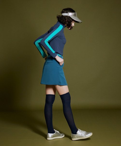 NEU GOLF(エヌイーユーゴルフ)の「MOCK-NECK BLOCK T-SHIRT - NAVY(Tシャツ/カットソー・レディース・その他・LARGE/MEDIUM/SMALL)」の5枚目の写真