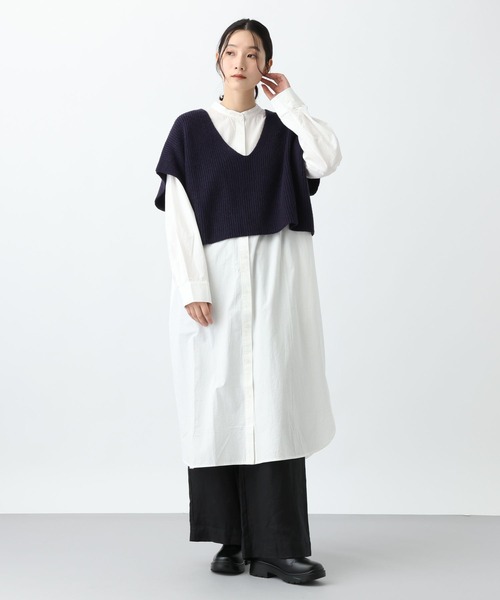 studio CLIP（スタディオクリップ）の「《natural by clip》7ゲージニットベスト×シャツワンピース（シャツワンピース・レディース・ブラック/アイボリー・FREE）」の2枚目の写真