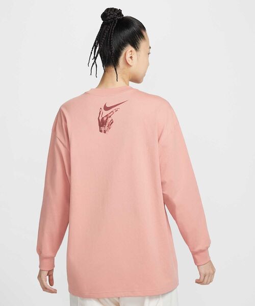 NIKE（ナイキ）の「ナイキ スポーツウェア ウィメンズ オーバーサイズド ロングスリーブ Tシャツ / Nike Sportswear Women's Oversized Long-Sleeved T-Shirt IH7696-618 Red Stardust（Tシャツ/カットソー・レディース・サーモンピンク・XL/M/L/S）」の9枚目の写真