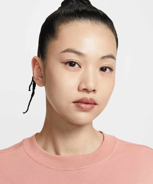NIKE（ナイキ）の「ナイキ スポーツウェア ウィメンズ オーバーサイズド ロングスリーブ Tシャツ / Nike Sportswear Women's Oversized Long-Sleeved T-Shirt IH7696-618 Red Stardust（Tシャツ/カットソー・レディース・サーモンピンク・XL/M/L/S）」の8枚目の写真