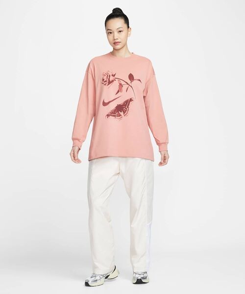 NIKE（ナイキ）の「ナイキ スポーツウェア ウィメンズ オーバーサイズド ロングスリーブ Tシャツ / Nike Sportswear Women's Oversized Long-Sleeved T-Shirt IH7696-618 Red Stardust（Tシャツ/カットソー・レディース・サーモンピンク・XL/M/L/S）」の5枚目の写真