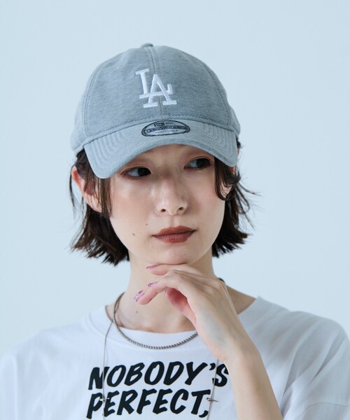 REMI RELIEF(レミレリーフ)の「【REMI RELIEF × NEW ERA / レミレリーフ × ニューエラ】Collaboration Cap / コラボキャップ / NY / LA (別注・ロゴキャップ・ユニセックス)(キャップ・メンズ・ホワイト/グレー/ネイビー/ブラック・フリー)」の8枚目の写真