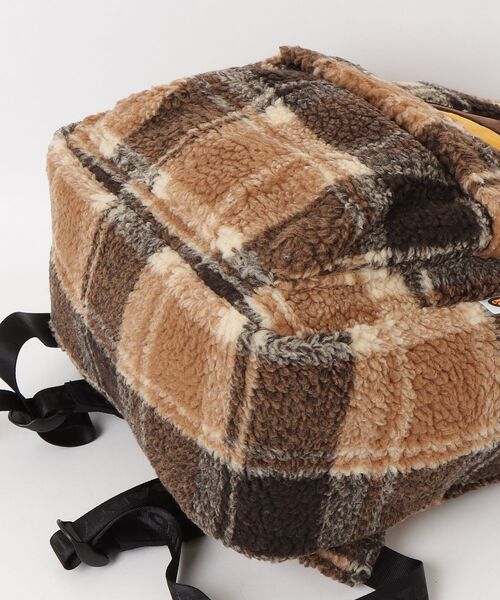 A BATHING APE（アベイシングエイプ）の「BABY MILO FAUX FUR CHECK MEDIUM BACKPACK（ショルダーバッグ・メンズ・ベージュ・FREE）」の7枚目の写真