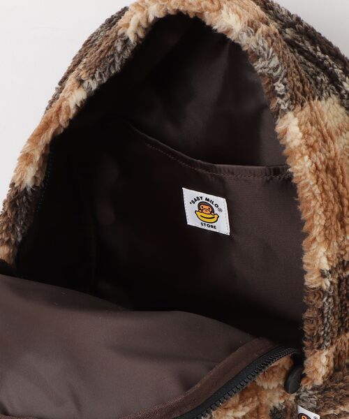A BATHING APE（アベイシングエイプ）の「BABY MILO FAUX FUR CHECK MEDIUM BACKPACK（ショルダーバッグ・メンズ・ベージュ・FREE）」の8枚目の写真