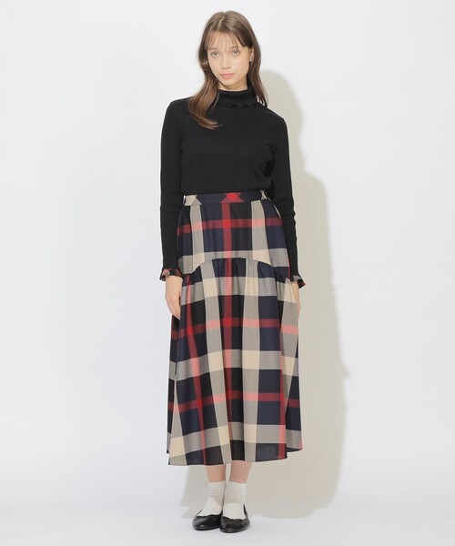 CB CRESTBRIDGE（シービークレストブリッジ）の「【Quiet checkシリーズ】ハイネックインナー（Tシャツ/カットソー・レディース・ブラック・M）」の7枚目の写真