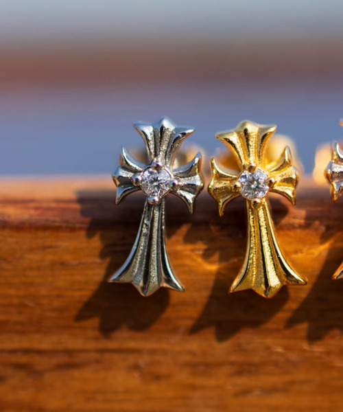 IRIEBEACH(アイリービーチ)の「cross CZ stud pierce/【ハワイアンジュエリー】【サージカルステンレス】【金属アレルギー対応】【IRIEBEACH / アイリービーチ】つけっぱなしOK(ピアス(片耳用)・レディース・ピンク/ゴールド/シルバー・FREE)」の3枚目の写真
