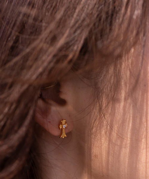 IRIEBEACH(アイリービーチ)の「cross CZ stud pierce/【ハワイアンジュエリー】【サージカルステンレス】【金属アレルギー対応】【IRIEBEACH / アイリービーチ】つけっぱなしOK(ピアス(片耳用)・レディース・ピンク/ゴールド/シルバー・FREE)」の10枚目の写真