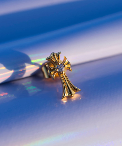 IRIEBEACH(アイリービーチ)の「cross CZ stud pierce/【ハワイアンジュエリー】【サージカルステンレス】【金属アレルギー対応】【IRIEBEACH / アイリービーチ】つけっぱなしOK(ピアス(片耳用)・レディース・ピンク/ゴールド/シルバー・FREE)」の4枚目の写真