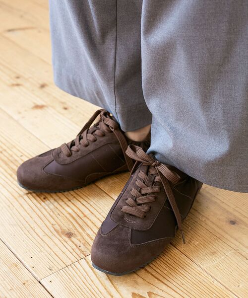 le.coeur blanc（ルクールブラン）の「《WEB限定アイテム》ローカットフラットスニーカー（スニーカー・レディース・アイボリー/ブラック/ブラウン・36/37/38/39）」の3枚目の写真