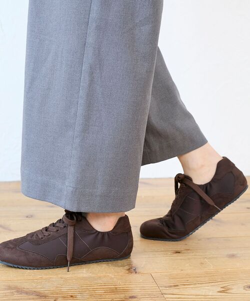 le.coeur blanc（ルクールブラン）の「《WEB限定アイテム》ローカットフラットスニーカー（スニーカー・レディース・アイボリー/ブラック/ブラウン・36/37/38/39）」の5枚目の写真